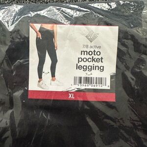 NWT Member’s Mark 7/8 Active moto pocket legging XL
Black